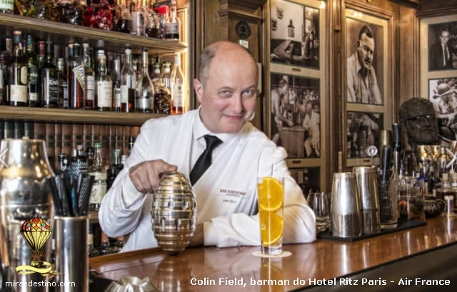  Colin Field, bartender principal do hotel Ritz Paris e Air France 