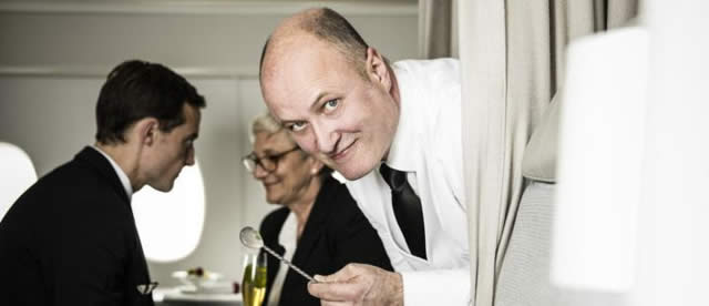  Colin Field, bartender principal do hotel Ritz Paris e Air France 