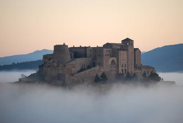 Parador de Cardona - Cardona, Espanha - Hospedagem - Castelo - Castle - Turismo de Luxo - Luxury Travel - Castles - Castillo