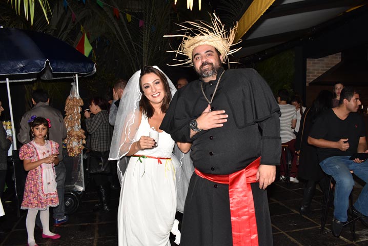 Noiva e Padre: Festa Junina - Portoro - Alto Pinheiros, So Paulo