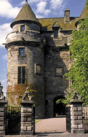 Falkland Palace, castelo favorito de Mary, Rainha dos Escoceses - Mira & Destino - www,miraedestino.com