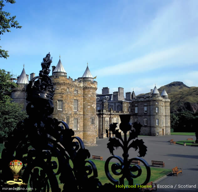 Veja a Holyrood House, residência oficial da rainha Elizabeth na Escócia- Mira & Destino - www.miraedestino.com