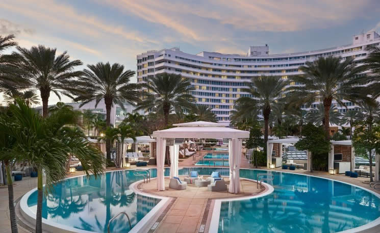 HOTEL FONTAINEBLEAU - Collins Avenue, Miami Beach